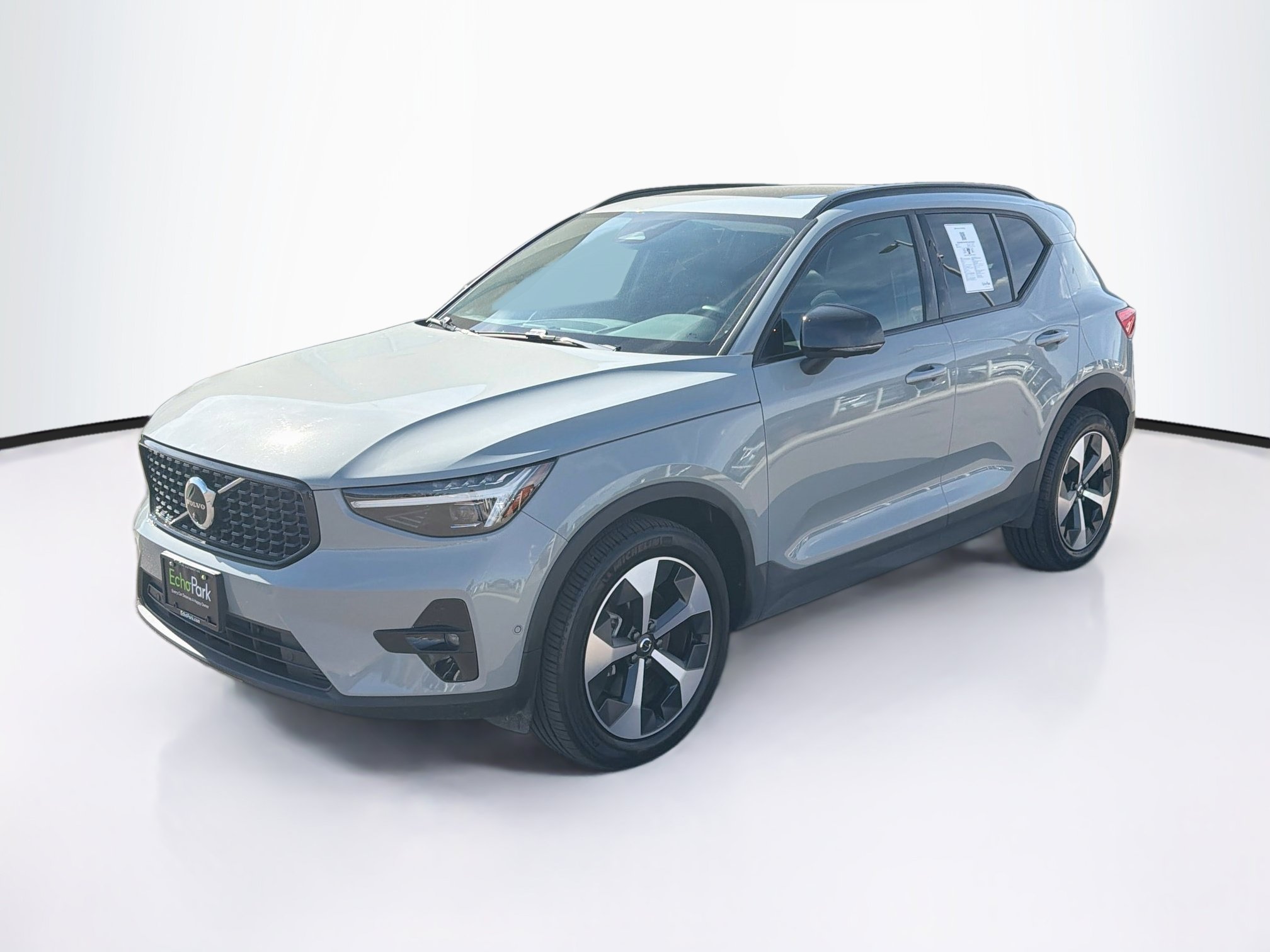 Used 2026 Volvo XC40 B5 Plus AWD/4WD image 3