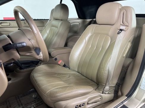 Used 2003 Chrysler Sebring LXi image 4