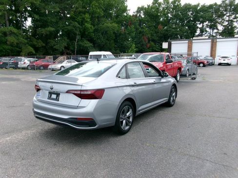 Used 2024 Volkswagen Jetta SE FWD image 6