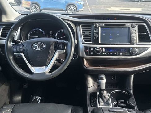Used 2016 Toyota Highlander XLE FWD image 18