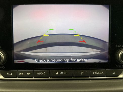 Used 2023 Nissan Rogue S AWD/4WD image 10