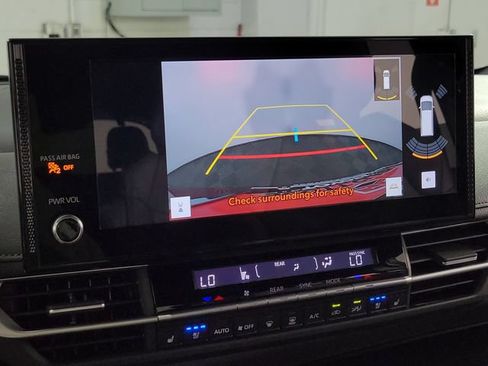 Used 2026 Toyota Sienna Limited FWD image 22