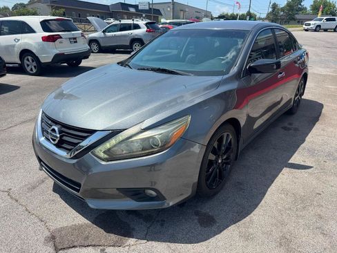Used 2017 Nissan Altima 2.5 SR w/ Midnight Edition Package FWD image 5