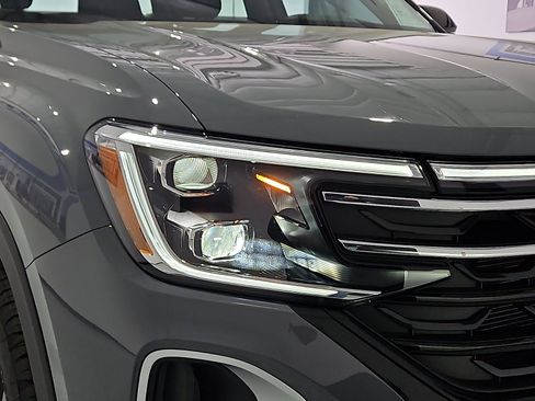 New 2026 Volkswagen Atlas Peak Edition AWD/4WD image 7