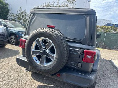 Used 2022 Jeep Wrangler Unlimited Sahara w/ LED Lighting Group AWD/4WD image 6