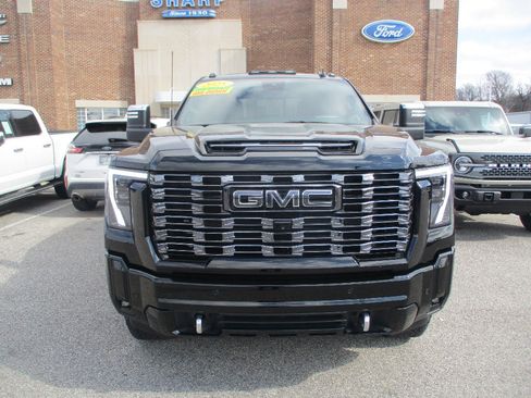 Used 2025 GMC Sierra 2500 Denali Ultimate image 2