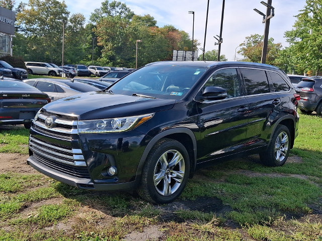 Used 2017 Toyota Highlander Limited AWD/4WD image 3