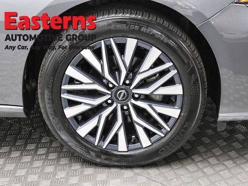 Used 2025 Nissan Altima 2.5 SV image 31