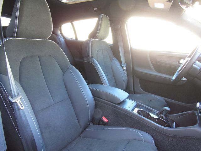 Used 2023 Volvo C40 P8 Recharge Ultimate w/ Protection Package Premier AWD/4WD image 19
