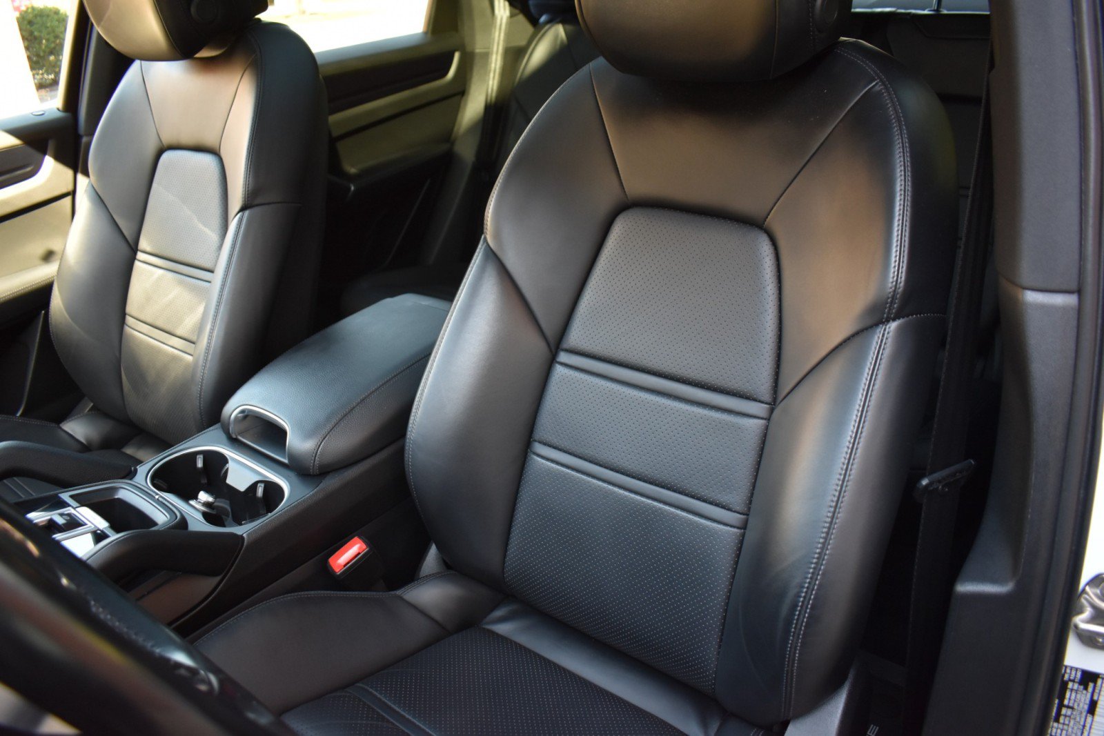 Used 2021 Porsche Cayenne Coupe AWD/4WD image 27