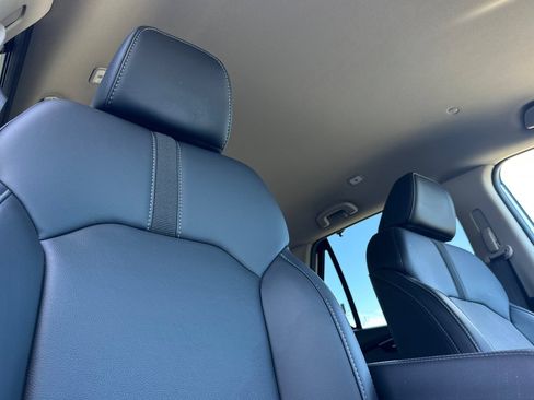 Used 2025 Honda Pilot EX-L image 18