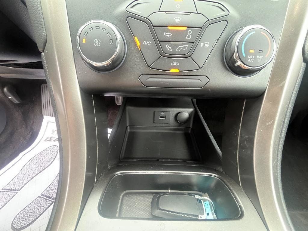 Used 2018 Ford Fusion SE FWD image 22