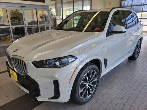 New 2026 BMW X5 xDrive50e w/ M Sport Package AWD/4WD image 1