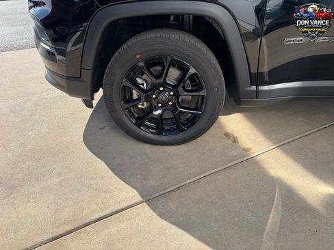 New 2026 Jeep Compass Latitude AWD/4WD image 23