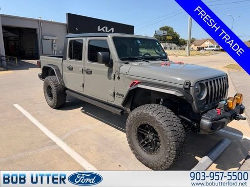 Used 2020 Jeep Gladiator Sport w/ Quick Order Package 24S AWD/4WD image 2