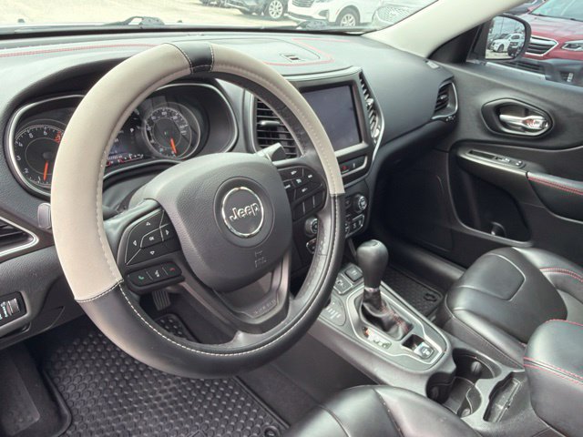 Used 2021 Jeep Cherokee Trailhawk AWD/4WD image 25