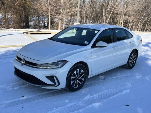Certified 2025 Volkswagen Jetta S image 5