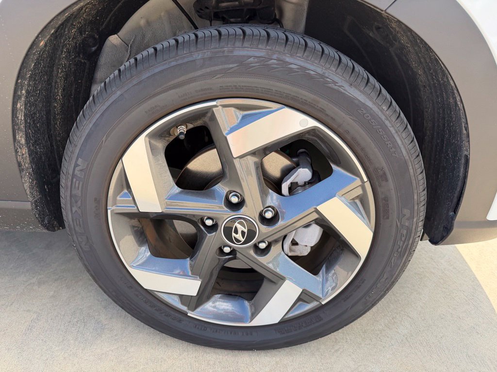 Certified 2025 Hyundai Venue Limited FWD image 9