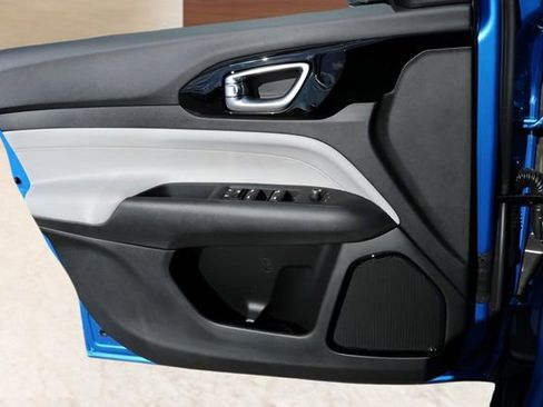 New 2026 Jeep Compass Limited image 10