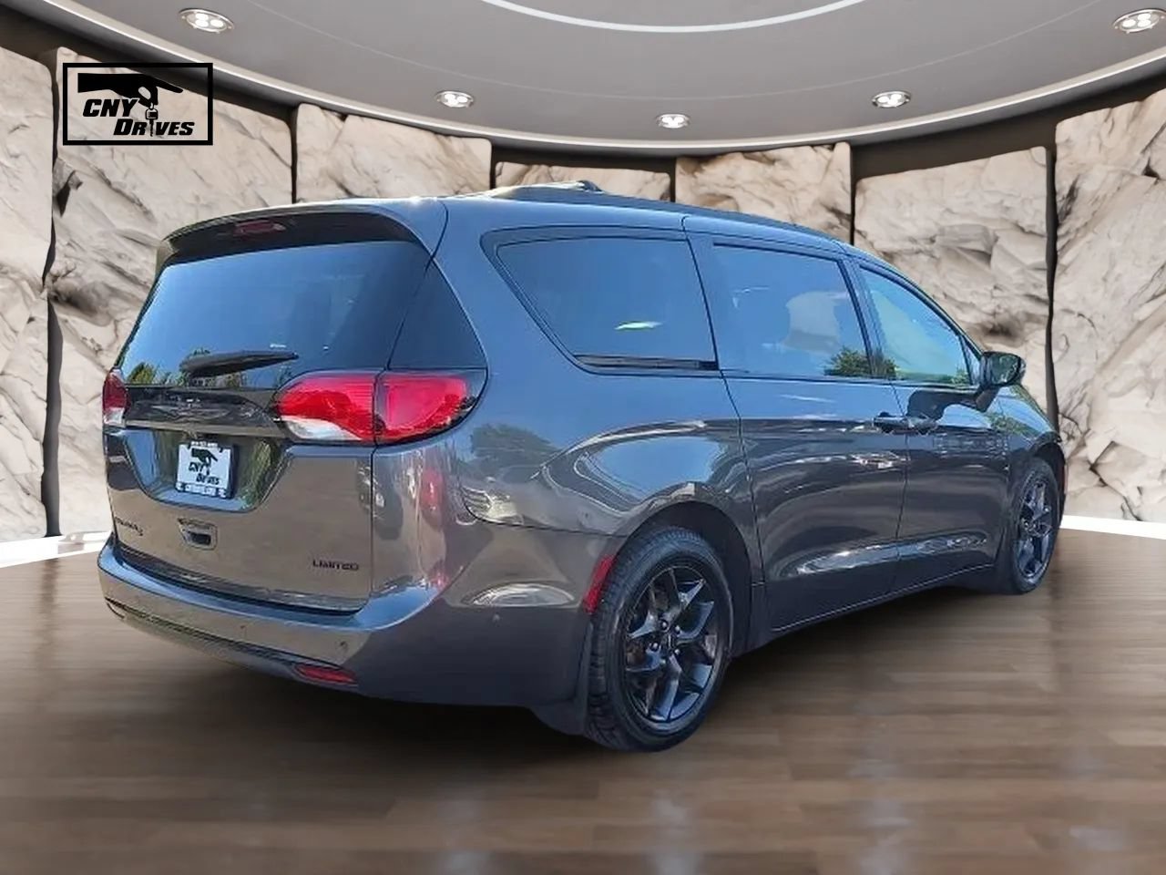 Used 2019 Chrysler Pacifica Limited w/ Advanced Safetytec Group FWD image 5