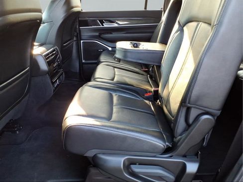 Used 2022 Jeep Wagoneer Series II image 29