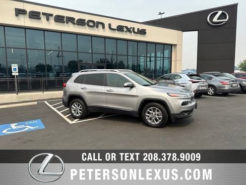 Used 2018 Jeep Cherokee Latitude Plus FWD image 1