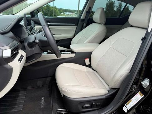 Used 2023 Nissan Altima 2.5 SL FWD image 12