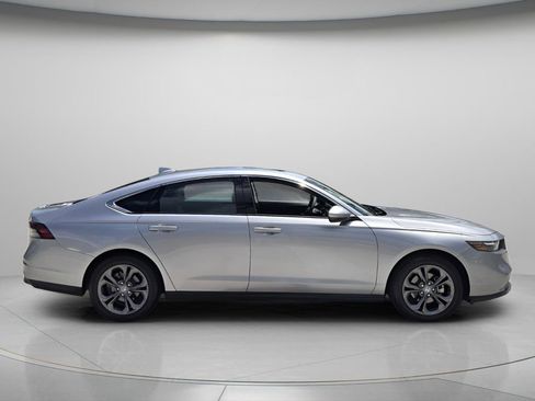 Used 2023 Honda Accord EX image 3