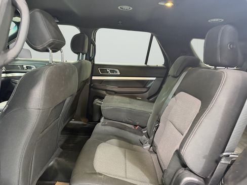 Used 2017 Ford Explorer XLT w/ Equipment Group 201A FWD image 18