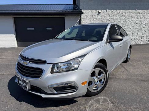 Used 2016 Chevrolet Cruze LS image 2