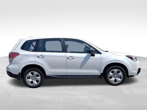 Used 2018 Subaru Forester 2.5i AWD/4WD image 7