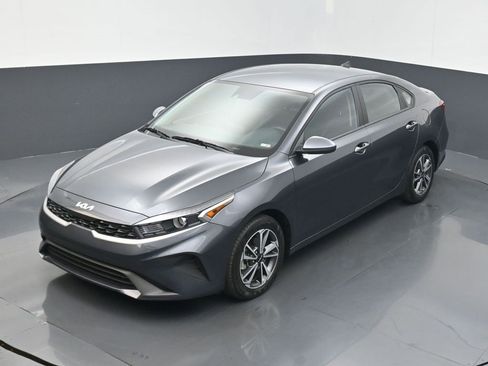 Used 2023 Kia Forte LXS image 7