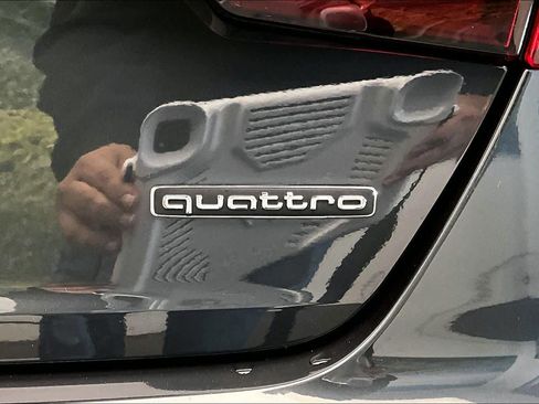 Used 2022 Audi A4 2.0T Premium w/ Convenience Package image 9