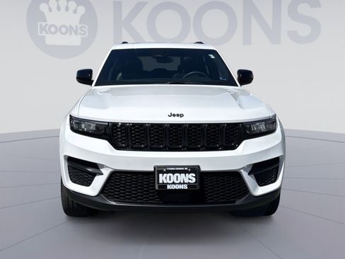 Used 2023 Jeep Grand Cherokee Altitude image 11