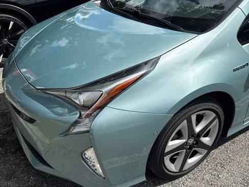 Used 2017 Toyota Prius Three Touring FWD image 7