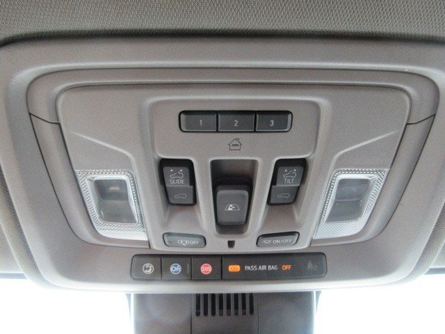 Used 2022 GMC Sierra 1500 Denali w/ Technology Package AWD/4WD image 18