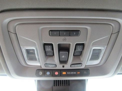 Used 2022 GMC Sierra 1500 Denali w/ Technology Package AWD/4WD image 18