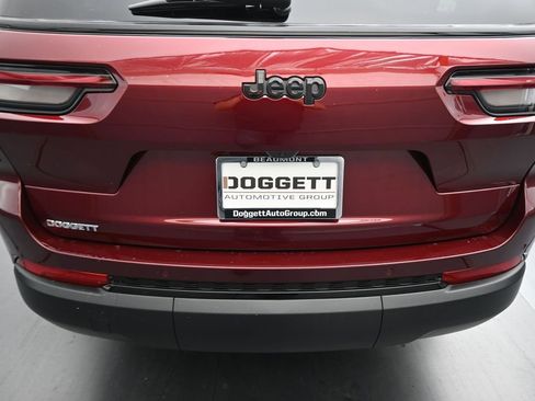 New 2025 Jeep Grand Cherokee L Altitude image 11