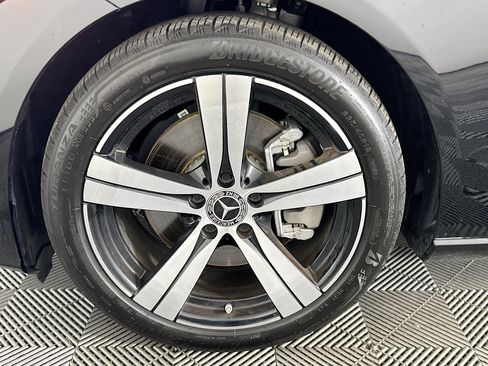 Used 2025 Mercedes-Benz C 300 Sedan image 35