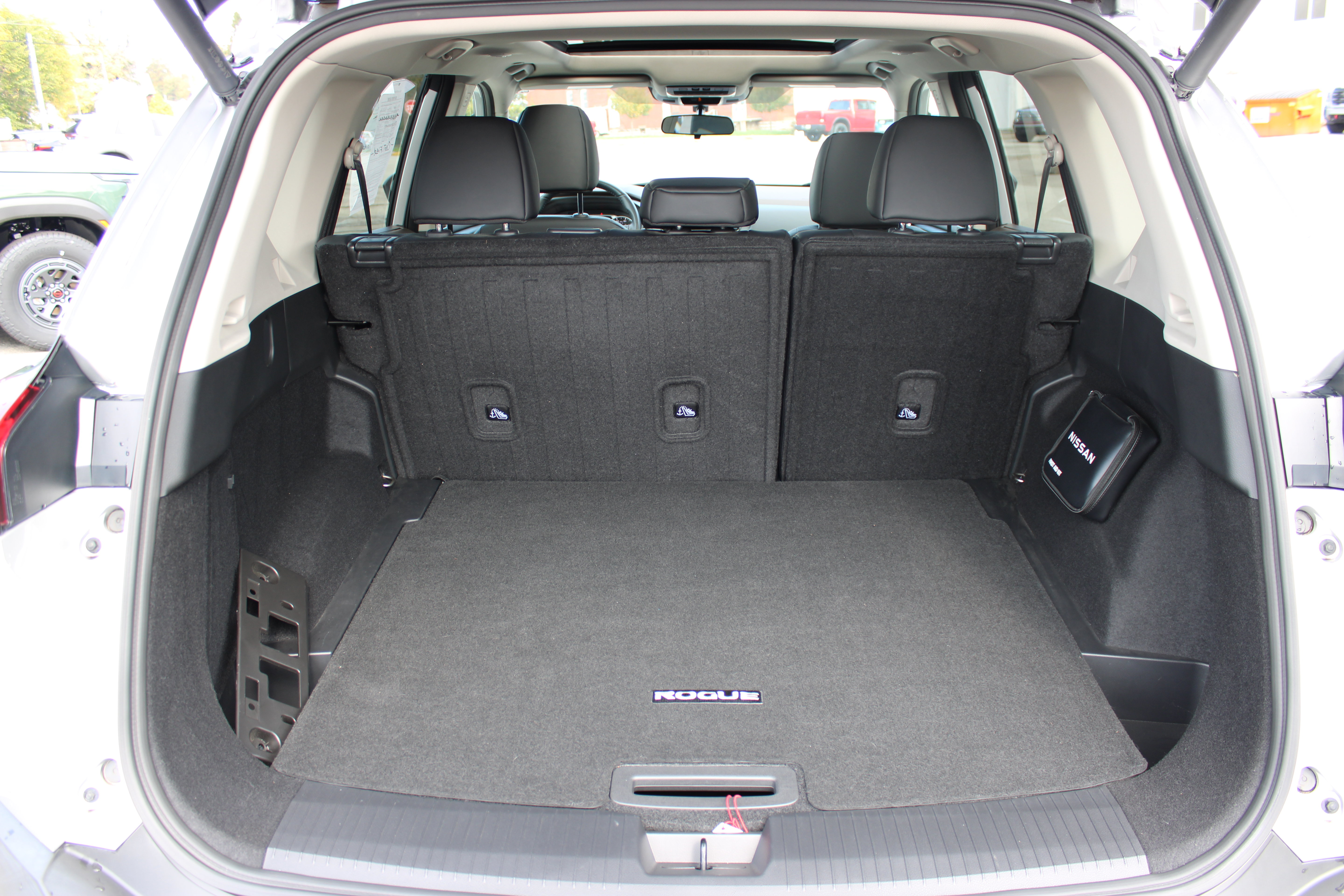 Certified 2023 Nissan Rogue SV w/ SV Premium B Package AWD/4WD image 5