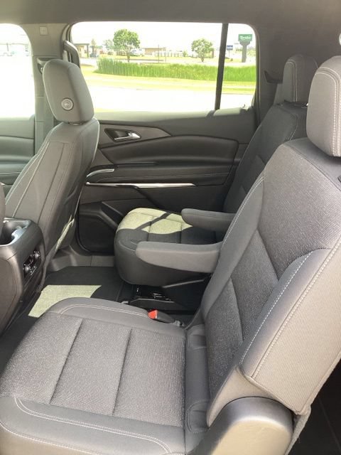 Used 2025 Chevrolet Traverse LT AWD/4WD image 8