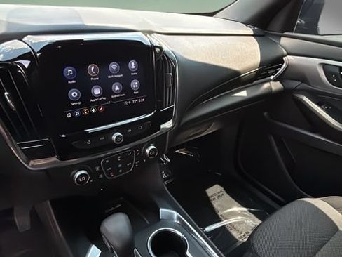 Used 2022 Chevrolet Traverse LT FWD image 24