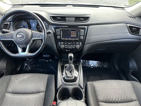 Used 2020 Nissan Rogue SV image 15
