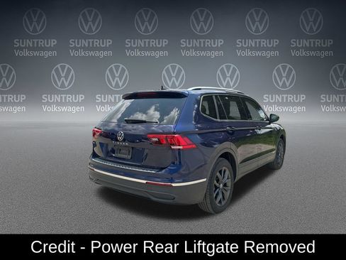 Used 2023 Volkswagen Tiguan SE w/ Panoramic Sunroof Package FWD image 7