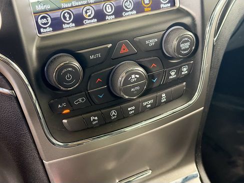 Used 2018 Jeep Grand Cherokee Limited AWD/4WD image 17