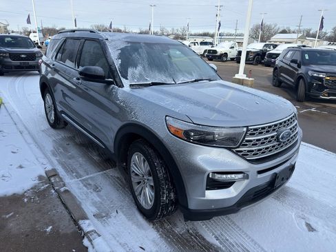 Used 2021 Ford Explorer Limited w/ Equipment Group 301A image 3