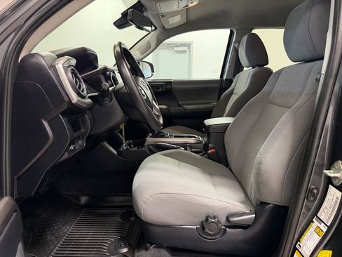Used 2019 Toyota Tacoma SR5 AWD/4WD image 11