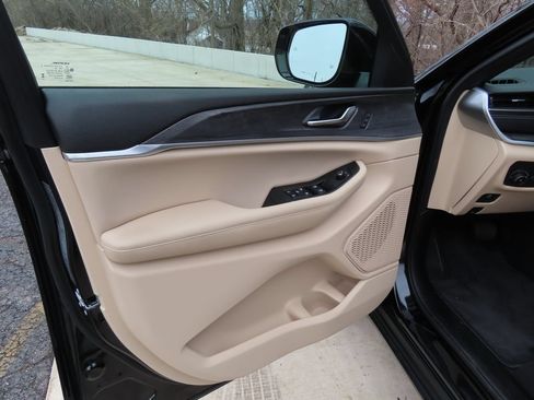 Certified 2025 Jeep Grand Cherokee Limited AWD/4WD image 22