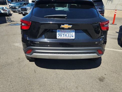 Used 2025 Chevrolet Trax LT FWD image 5