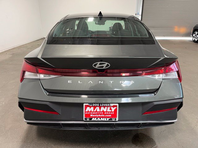 Used 2024 Hyundai Elantra SEL FWD image 4